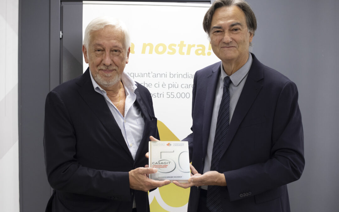 Consegnato il libro dei 50 anni Casagit a Daniele Cerrato